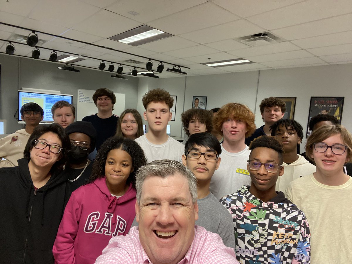 bobcarroll24's tweet photo. First Day Selfie for 2nd Semester - 2nd Block.
#FirstDaySelfie
#MrBobSelfie https://t.co/tWsyBhLzqs