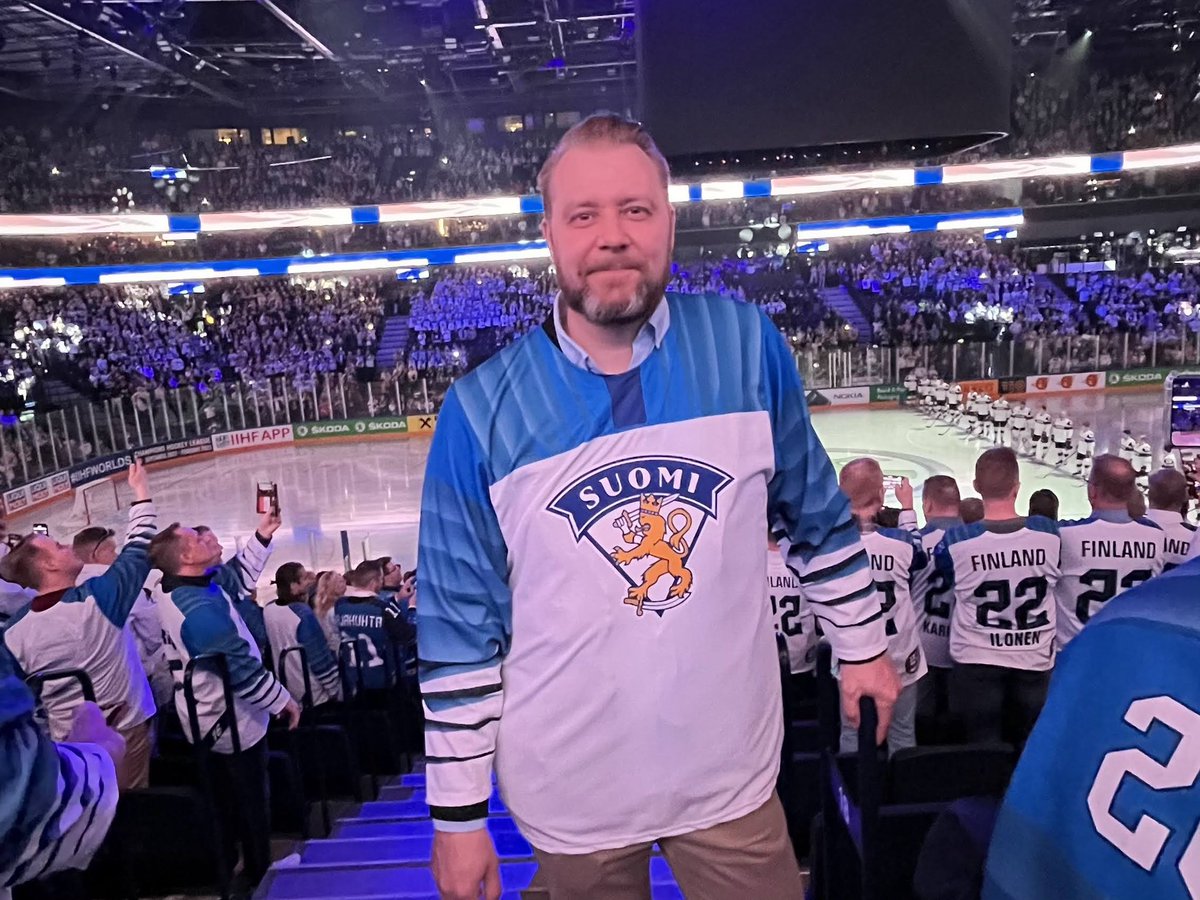 Why should I still be on Twitter? Give me one good reason to follow you this year and I will. My feed is filled with 💩 I don’t want even though I’m trying to follow just #sports #sportsmarketing #smsports #SportsBiz &amp; #SportsNews