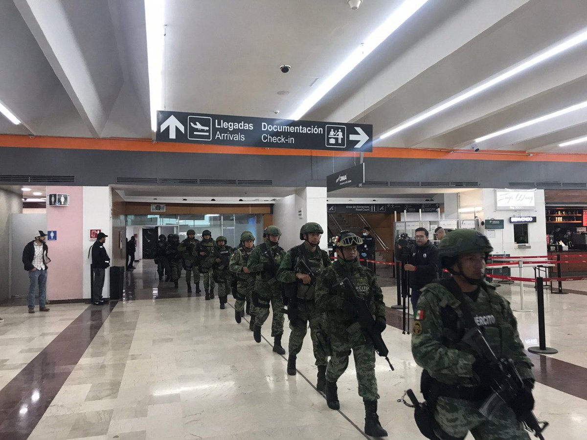 #AToroPasado Llegan 200 soldados a Cd.Juárez, despues del motín en Cereso Estatal. Sin estrategia del <a href="/GobiernoMX/">Gobierno de México</a>  la sola presencia no es suficiente y menos tratándose de un estado Gobernado por el <a href="/AccionNacional/">Acción Nacional</a>