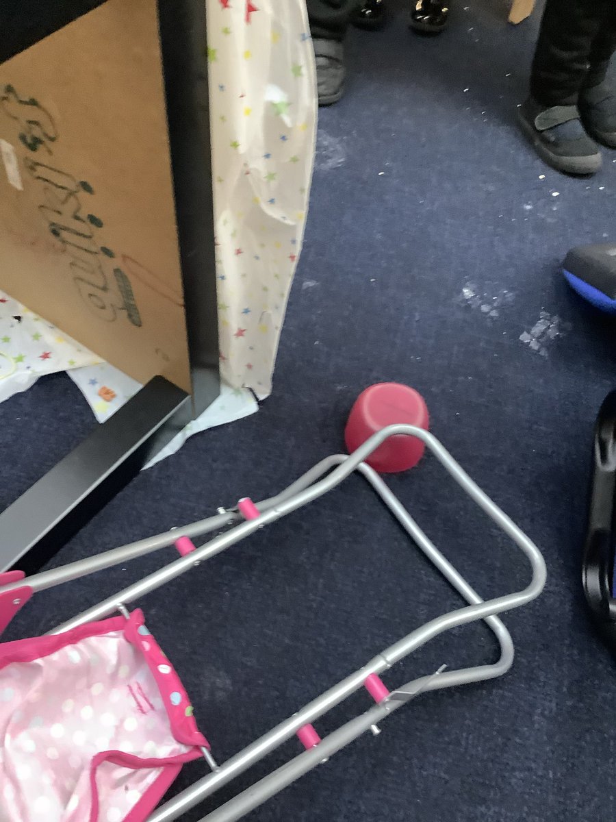 MuschampPrimary's tweet photo. The Three Bears house was ransacked overnight! Reception are investigating and looking for evidence. Goldilocks is the prime suspect at the moment!We even had a visit from PC Hamilton who gave us lots of helpful advice including how to get help in an emergency! @metpoliceuk https://t.co/wYeK84X4JN