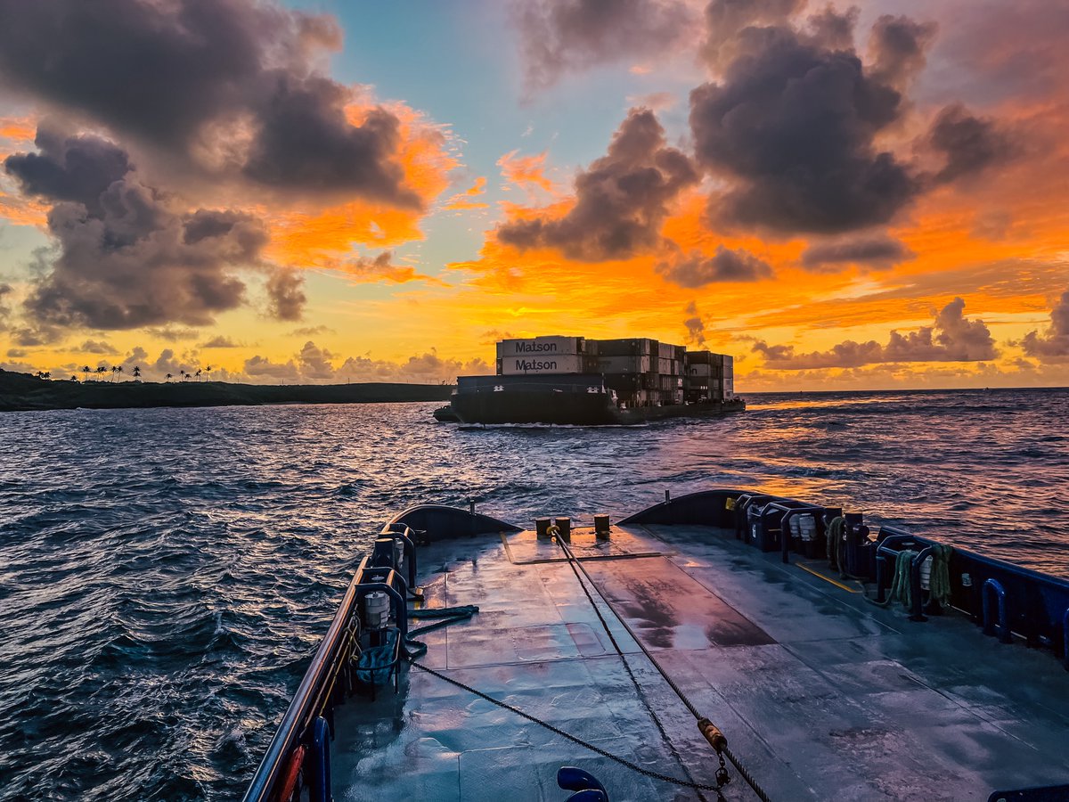 youngbrothershi's tweet photo. Our Kāpena Jack Young tows its barge into Nāwiliwili Harbor on Kaua‘i under a colorful sunrise. Photo Courtesy of Charlie McKee. Stay tuned for a new sunrise photo from our ports or vessels each month. #youngbrothershawaii #movinghawaiiforward #youngbrotherssunrise #january https://t.co/p66cwbsyg7