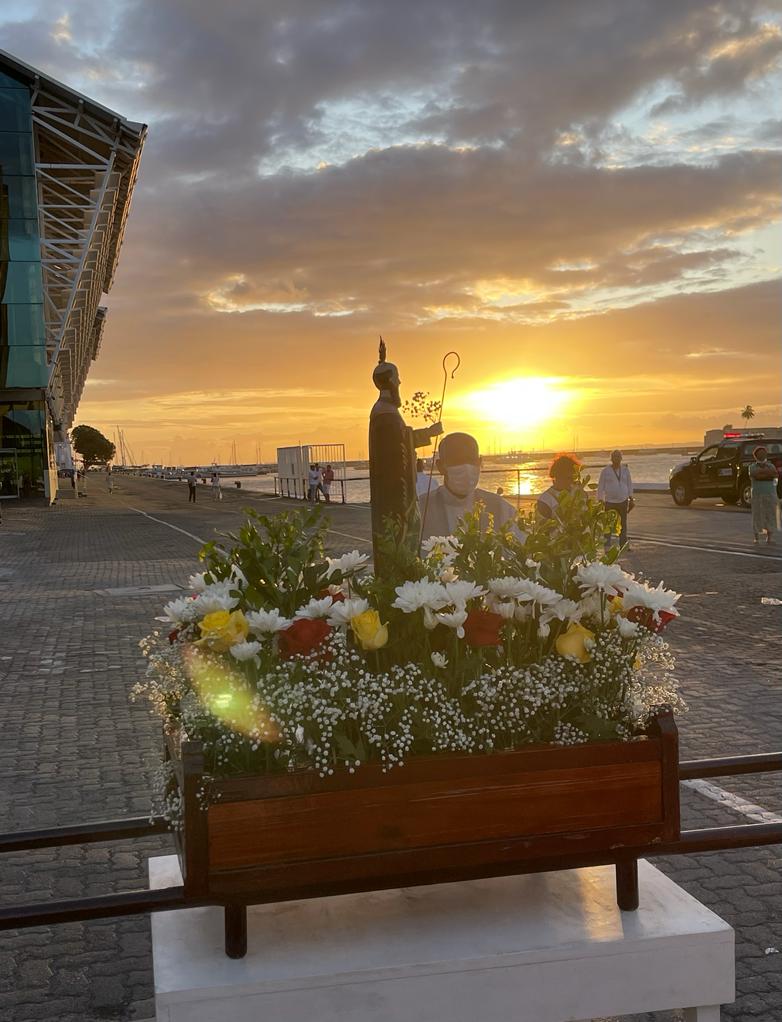 codebabahia's tweet image. #CODEBA recebeu, em 31/12/2022, no #PortoDeSalvador, procissão em homenagem ao Nosso Senhor #BomJesusDosNavegantes. A figura do Bom Jesus chegou no cais do terminal portuário, onde se encontrou com imagens de #SãoNicodemus e da #NossaSenhoraDaConceiçãoDaPraia. #docasbahia