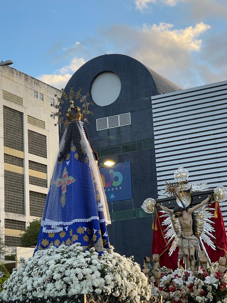 codebabahia's tweet image. #CODEBA recebeu, em 31/12/2022, no #PortoDeSalvador, procissão em homenagem ao Nosso Senhor #BomJesusDosNavegantes. A figura do Bom Jesus chegou no cais do terminal portuário, onde se encontrou com imagens de #SãoNicodemus e da #NossaSenhoraDaConceiçãoDaPraia. #docasbahia