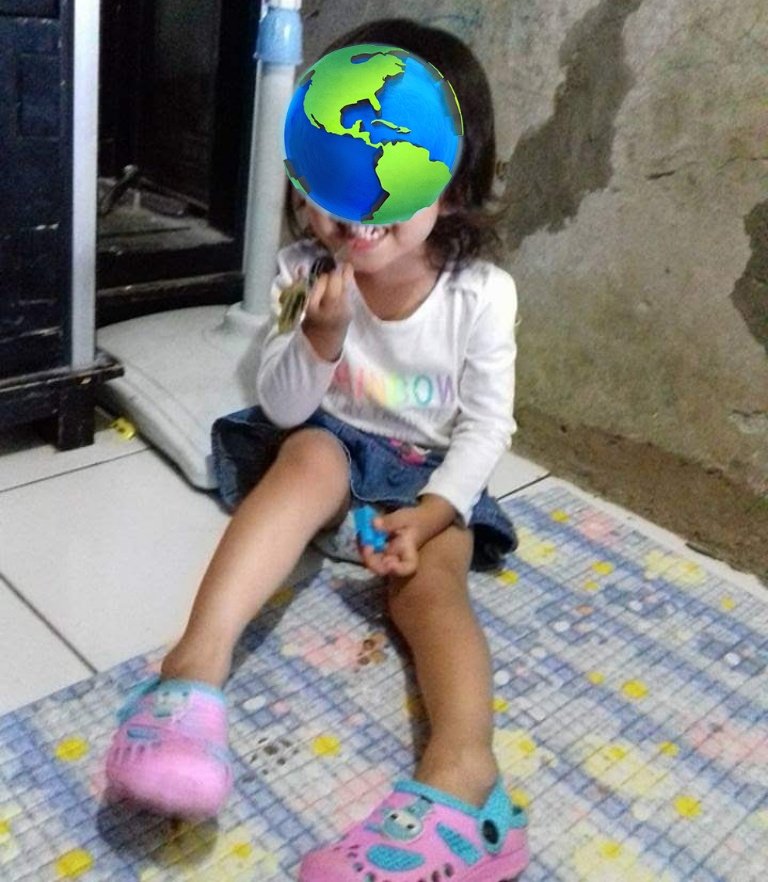 digubah's tweet photo. Sebelah kiri merupakan potret I-N(20thn) Sebelah kanan Q(8thn) 

Note: Itu foto adik saya sebelum dia menjadi korban pelecehan oleh pelaku saat dia berada di TK. https://t.co/YQZiq9cY1e