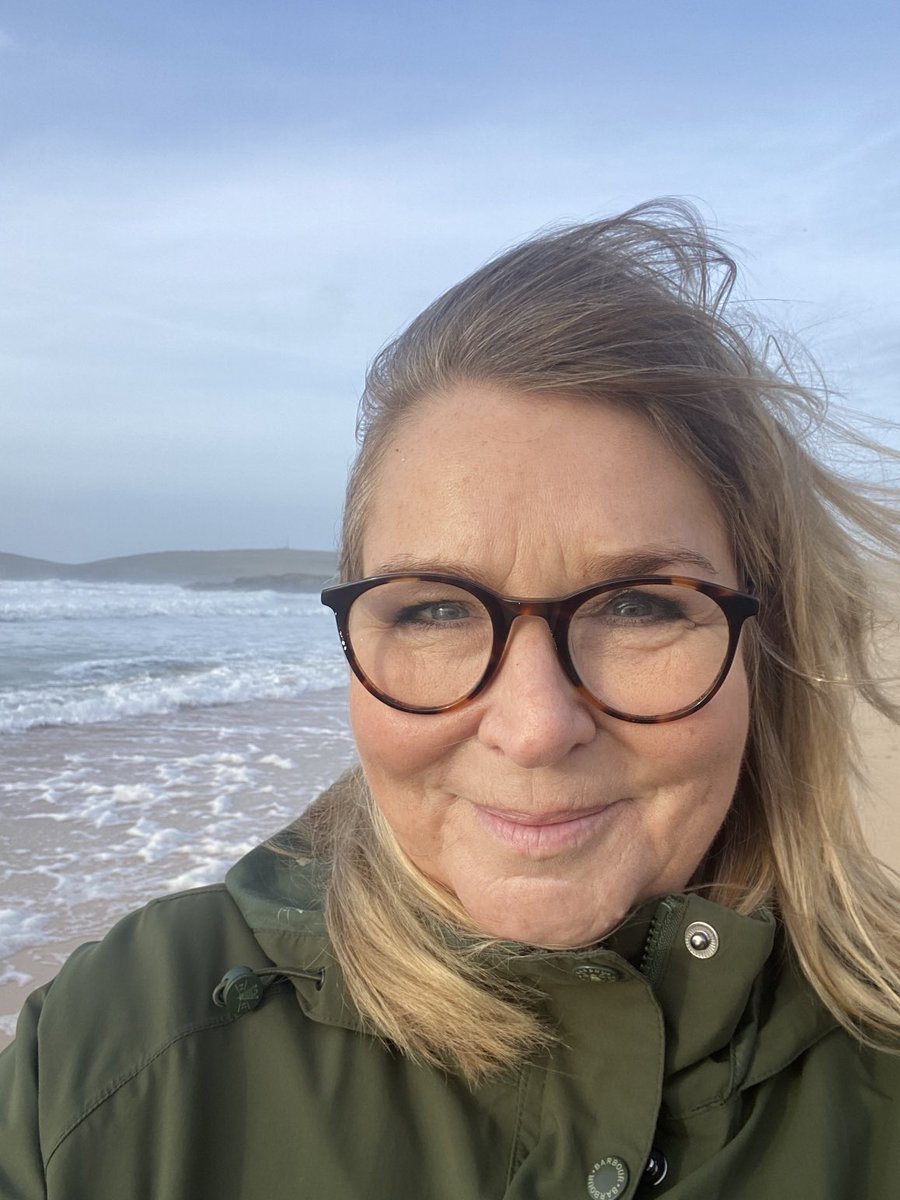 Fern_Britton's tweet photo. Where am I? Cornwall of course. Today on Constantine bay for a dog walk. More cornwall tonight on @channel5 #MyCornwall 8.00 and at 9.00 ⁦@Channel5Press⁩ #NoPlaceLikeHome! https://t.co/UgcylphMnC