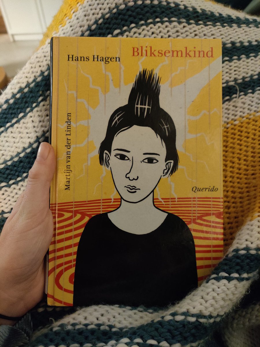 Even wennen, maar zeker een origineel verhaal. Bliksemkind van Hans Hagen. #boekperweek #bibliotheek