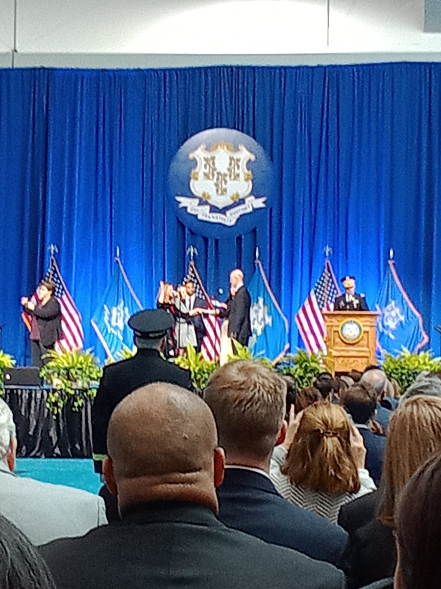 jayoung3292's tweet photo. Congratulations @LGSusanB on another term! Here's to another great four years with @GovNedLamont and the rest of this team by your side, as you continue the quest to #MoveConnecticutForward #InaugurationDay #CTPolitics https://t.co/MBkxSGVIOo