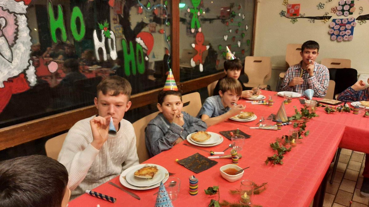 juliennicaise's tweet photo. 👉 Pendant les vacances les 4 homes d’accueil permanent de @WBE_officiel : #Comblain #Lessines #Ciney #SaintMard poursuivent leurs activités
👏 L’occasion de saluer l’ensemble des personnels mobilisés
▶ Un rôle fondamental dans l’accompagnement des jeunes qui nous sont confiés https://t.co/nk5iIt5WZy