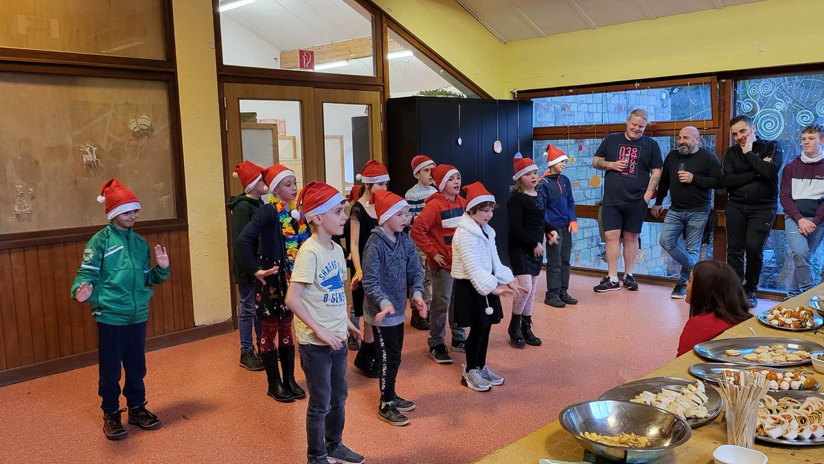 juliennicaise's tweet photo. 👉 Pendant les vacances les 4 homes d’accueil permanent de @WBE_officiel : #Comblain #Lessines #Ciney #SaintMard poursuivent leurs activités
👏 L’occasion de saluer l’ensemble des personnels mobilisés
▶ Un rôle fondamental dans l’accompagnement des jeunes qui nous sont confiés https://t.co/nk5iIt5WZy