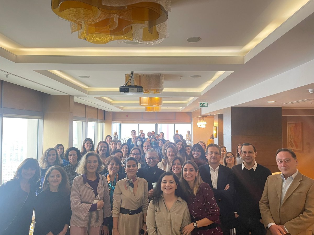 yuvamdunya's tweet photo. Yuvam Dünyalılar olarak “Dünya Kurulu”nda bir araya geldik, geçtiğimiz yılı gözden geçirip 2023 planlarımızı yaptık! 

Ev sahiplikleri için Renaissance Istanbul Polat Bosphorus Hotel’e teşekkür ederiz✨ https://t.co/fUuaI2Y8kS