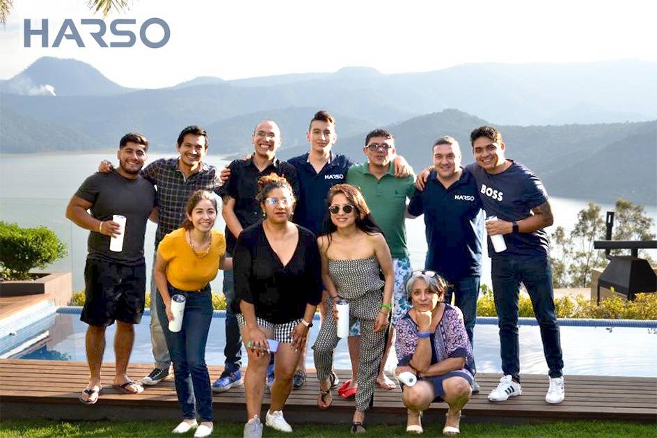 Harso_mx's tweet photo. Les compartimos un poco de lo vivido en la convivencia de fin de año, sabemos que nuestro recurso más valioso son nuestros colaboradores, es por ello que queremos que siempre se sientan parte de #HARSO Technologies. 
#IT #Findeaño #Navidad #goals #HappyHoliday https://t.co/LfUC1ztQ27