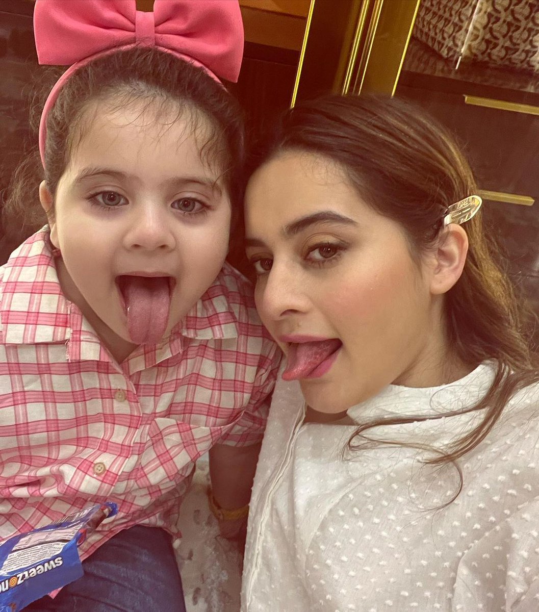 hellopakistanhh's tweet photo. Cutest Mother-daughter duo 😍😍 #AimanKhan #AmalMuneeb https://t.co/f1Db62YwLx