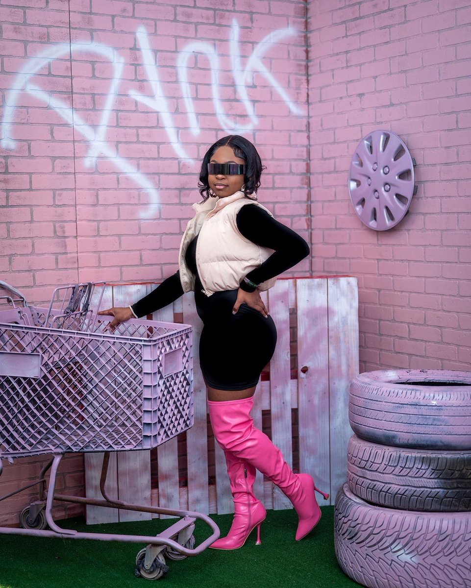 itsimanibrielle's tweet photo. i don ran that bag &amp; now i’m on they ahh applying pressure 🤣 https://t.co/C5c4dNeGCn