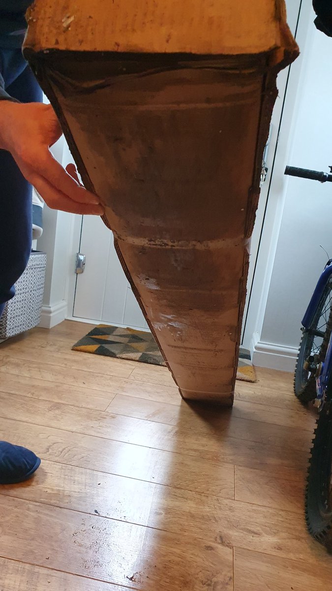ad_painter's tweet photo. @currys @CurrysServices @currysplc Is it acceptable that new TVs are delivered in water damaged boxes? Delivery driver told me an old washing machine in the van leaked on it!! Really? https://t.co/oaUCUv8I3Z