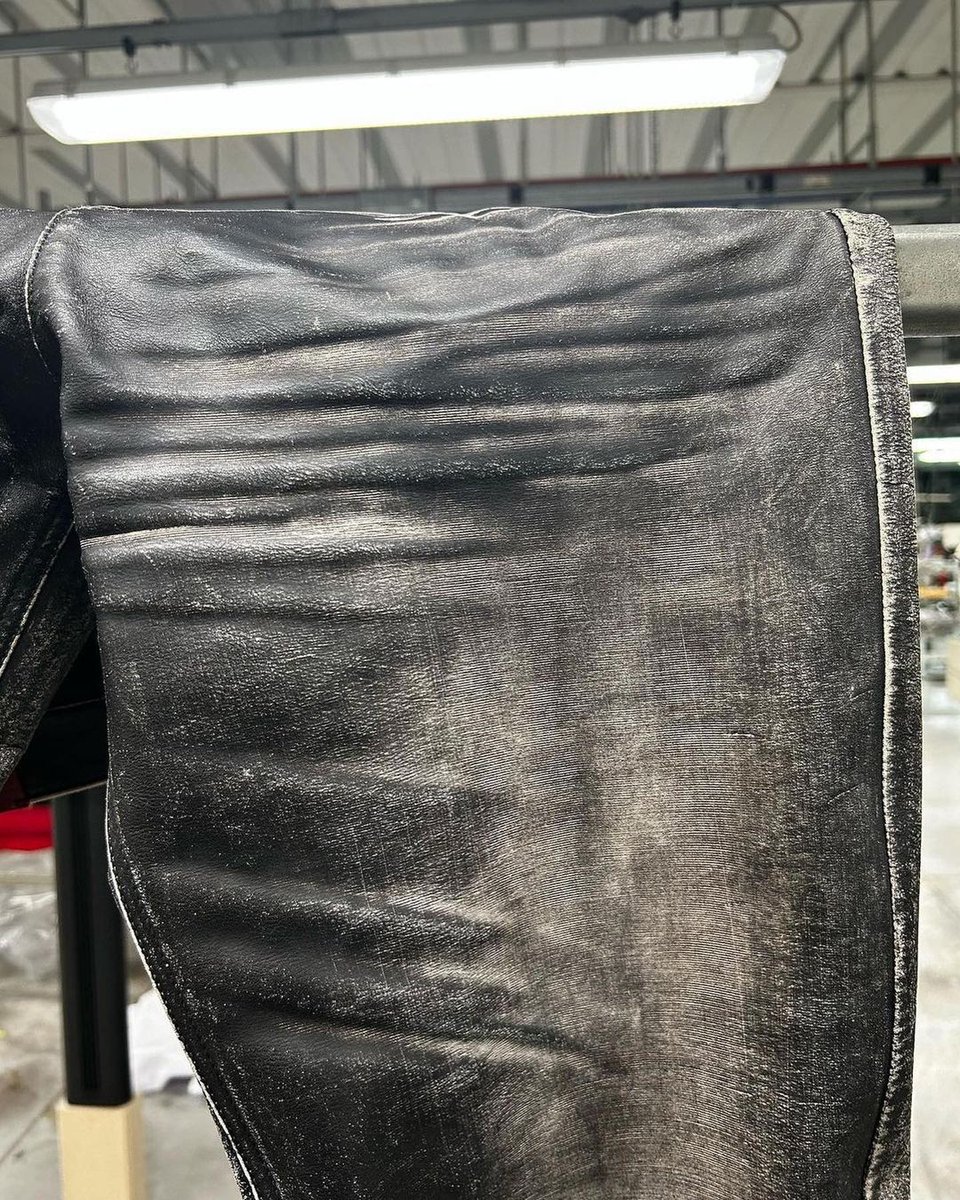 highsnobiety's tweet photo. Guillermo Andrade (@mga1984) experiments with leather jean development for 424 Fall/Winter 2023👖 https://t.co/rZ0Ga631mS