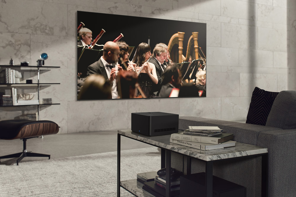 SylvainPichot's tweet photo. Au #CES2023 #LG dévoile le premier téléviseur #OLED Signature M (M3) de 97 pouces #ZeroConnect sans fil (qd même 1 pour l'électricité) avec un boîtier déporté. Transmission audio et vidéo jusqu'à UHD 120 Hz. Pas de MLA ici. Prix et date de disponibilité : à suivre... https://t.co/9hWwxkmN7k