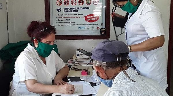 DiazCanelB's tweet photo. A los médicos y enfermeras que están en los barrios, que siempre tienen abiertos sus consultorios para atender a los vecinos, nuestra felicitación en el aniversario 39 de uno de los programas más humanos y decisivos creados por #Fidel. Un fuerte abrazo a todos. https://t.co/NICyRgDCzV