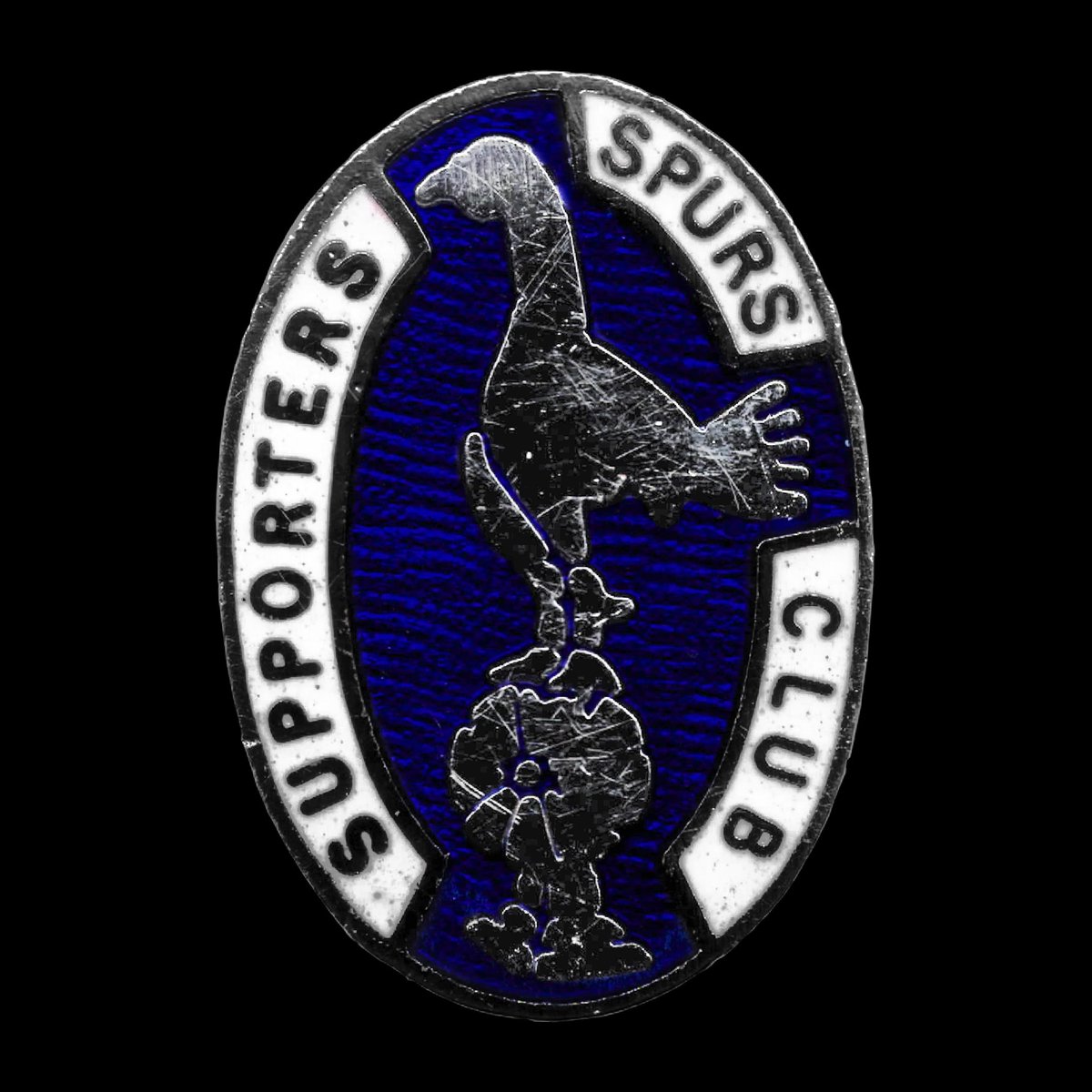 OffTheShelfTHFC's tweet photo. Item: Supporters Club Pin Badge
Year: 1951

This badge was issued to members of the official supporters club from 1951 — 2008. Readers of the 1951 ‘Lilywhite’ magazine could trade their original 1948 brass badge for an updated chrome version.

Credit: 'The history of TH' FB group https://t.co/Jzo7LwthpE