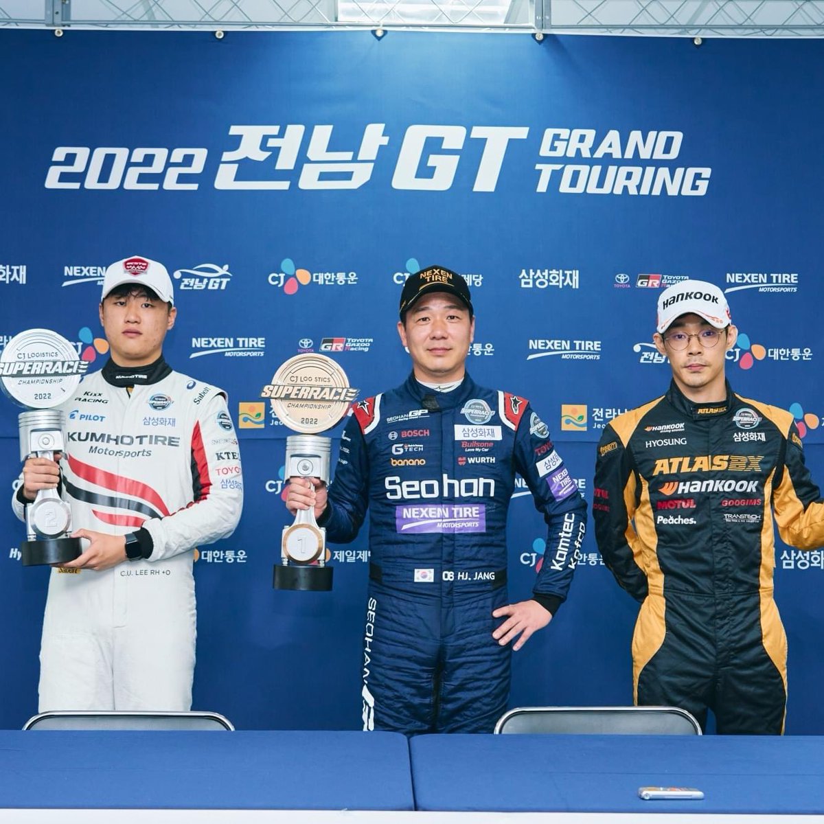 JangDriver06's tweet photo. #Careers #1st #stockcar #supercar #superrace #supra #race #winner #champion #장현진 #장드 #seohan #hyunjinjang #jangdriver #racingdriver #alpinestars #arai #bell #stilo #omp #sparco #imsa #nascar #gt3 #sabelt https://t.co/yoEP7DdQnz