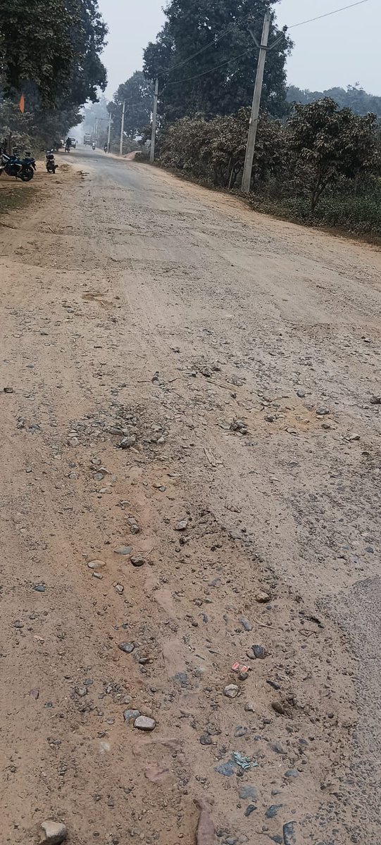 gaurissri's tweet photo. @nitin_gadkari @CMOfficeUP @dmhardoi श्रीमान जी कई सालों से गोपामऊ-टड़ियावां (हरदोई) सड़क अपने दिन बहुरने के इंतजार में। 

गड्डामुक्त अभियान में भी न हुआ उद्धार।

प्रार्थना है कि क्या अभी कुछ आस है या भी जनता निराश!
@UPSRTC_HARDOI सड़क सही कर दे, बस बेबस है। @ankitkumartata https://t.co/rxABaDRAS8