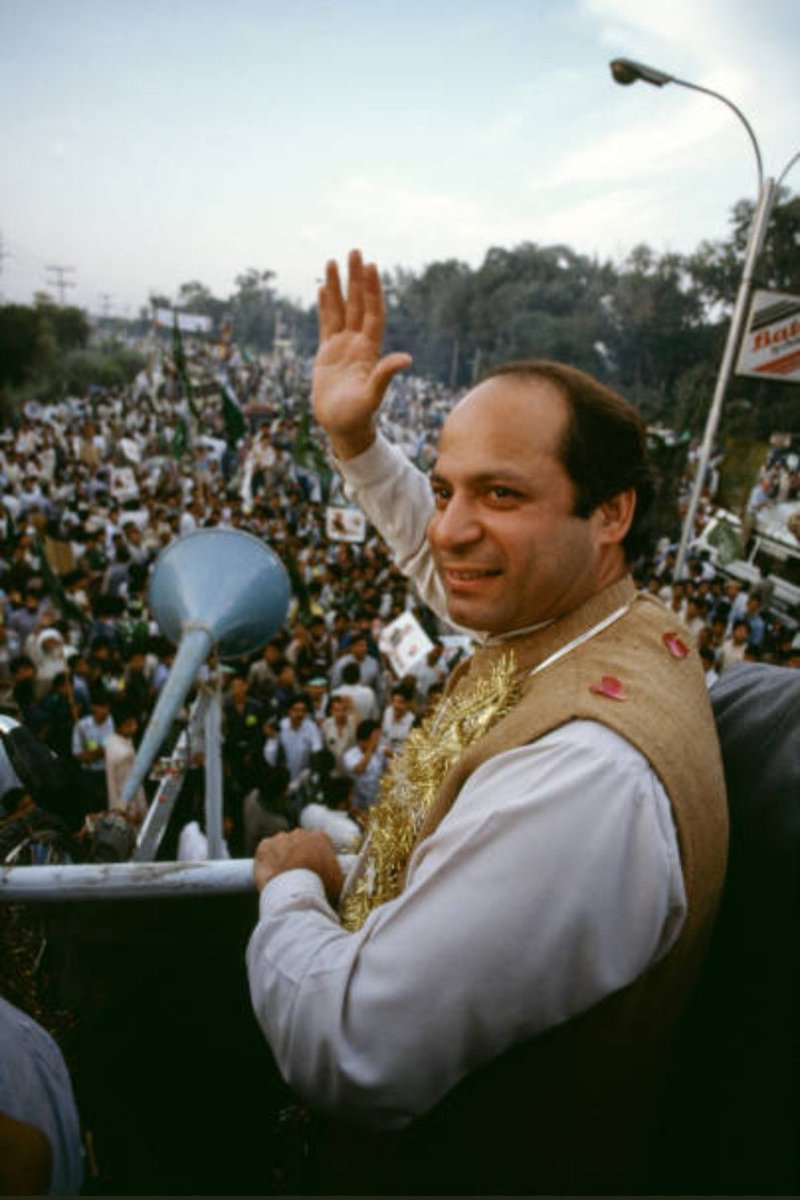 INSTANewsTv7's tweet photo. چاروں صوبوں کی آواز
میاں نواز، میاں نواز https://t.co/Jm9VbEbQsg