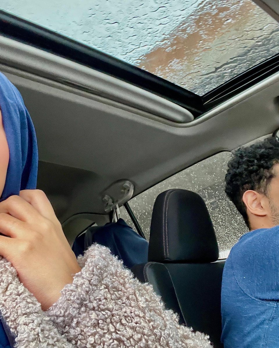 mevvvn's tweet photo. وضممتُ حُبك في السماءِ كأنني
تلكَ الغيومُ وأنت زخّاتُ المطر💙. https://t.co/Q4kh0x55QU