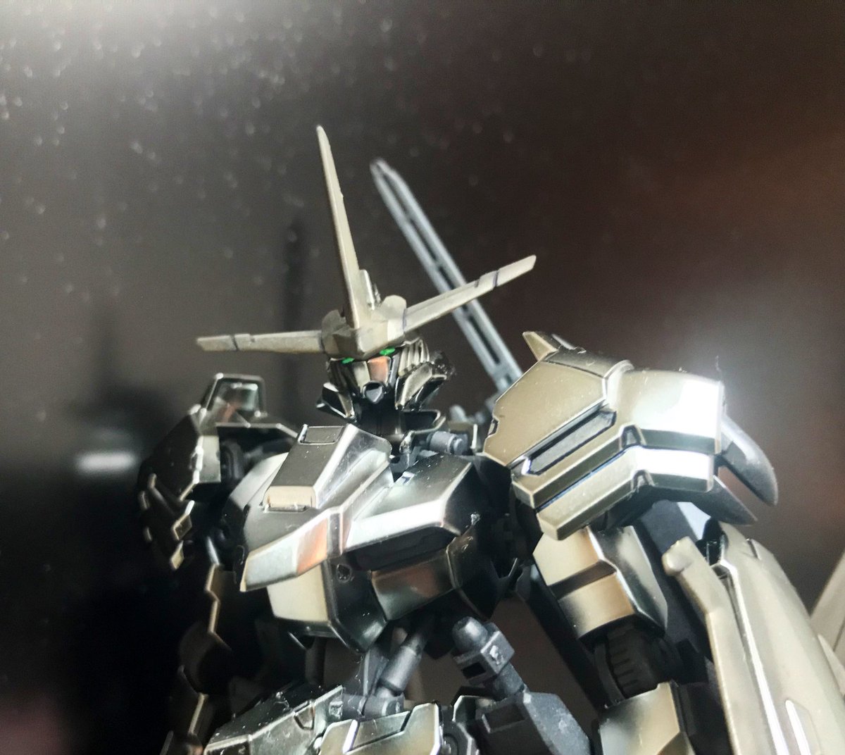 eightenird's tweet photo. ファーストガンダムも原案は銀色だったらしい。
#ガンプラ #鉄オルg #鉄血のオルフェンズウルズハント #端白星 #ガンダム端白星 #アイアンブラッドコーティング https://t.co/AEaLWz2ZV2