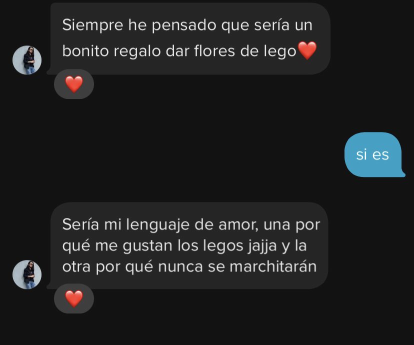 lmtfapls's tweet photo. Me puse a ver conversaciones pasadas de TikTok con mi novio (de cuando éramos amigos todavía) y encontré este mensaje del 22 de Agosto :) 
Me regalo estas florecitas el 20 de diciembre 🥺❤️ https://t.co/GZwerpF7dY