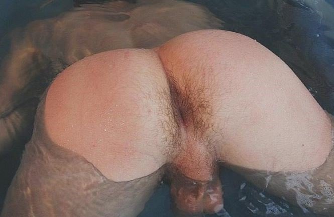 TheRogueToy's tweet photo. Its hump day. Anyone HUNG guys wanna hump and fill?  #bottom #tight #deep #bigdick #hung https://t.co/Eux7yZ7QJz