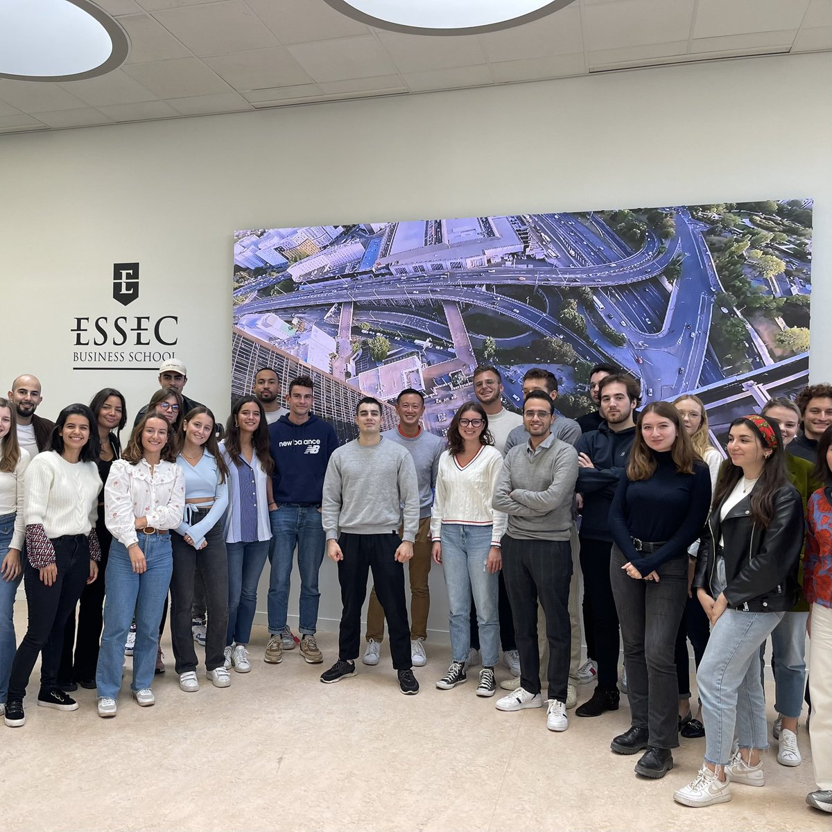 Intervention à l’ESSEC Business School il y a maintenant quelques mois. Merci à <a href="/LongParis/">Long</a> pour l’invitation.