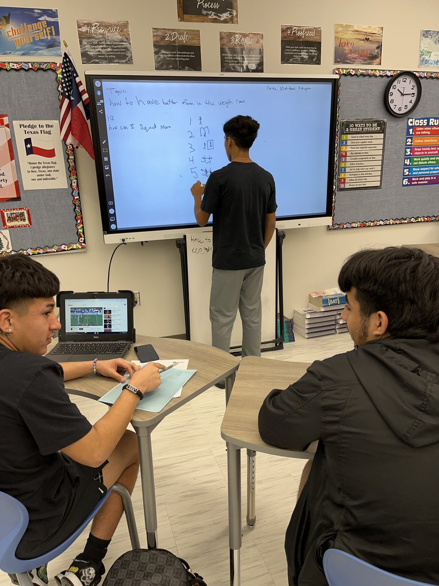 EdTechCampbell's tweet image. Great day at @SAISDBurbankHS in Mr Gutierrez AVID class on tutorial day. Ss completed TRF (Tutorial Request Form) for homework and presented POC (Point of Confusion) and higher level tutorial question. @SAISD_EdTech