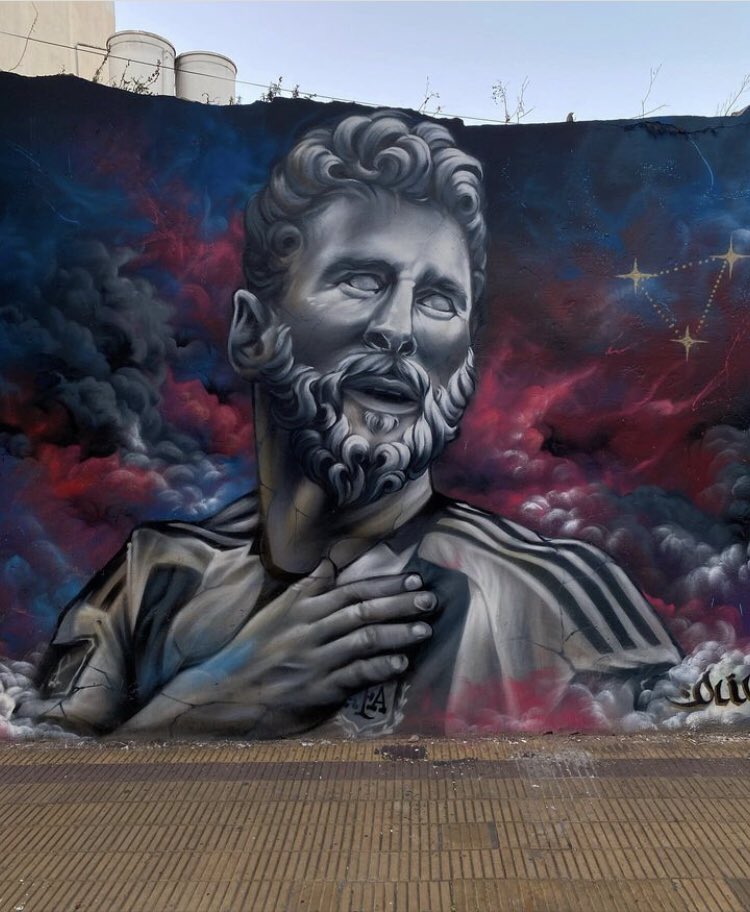 labicivoladora's tweet photo. Me fascina este Messi héroe griego que hicieron en Tandil. Artista Oliver Sink https://t.co/z0QrWVz4gU https://t.co/L0KkdtltPW