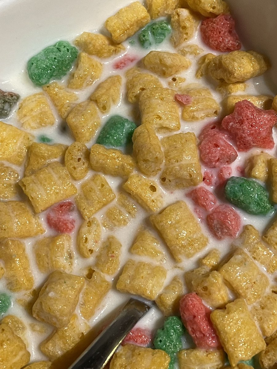 rodmaldaner's tweet photo. Early 2023 observation. Capโn Crunch still tastes as good as I remember. #capncrunch #kidsmemories #breakfastgoodness. https://t.co/24wXxjAz5L