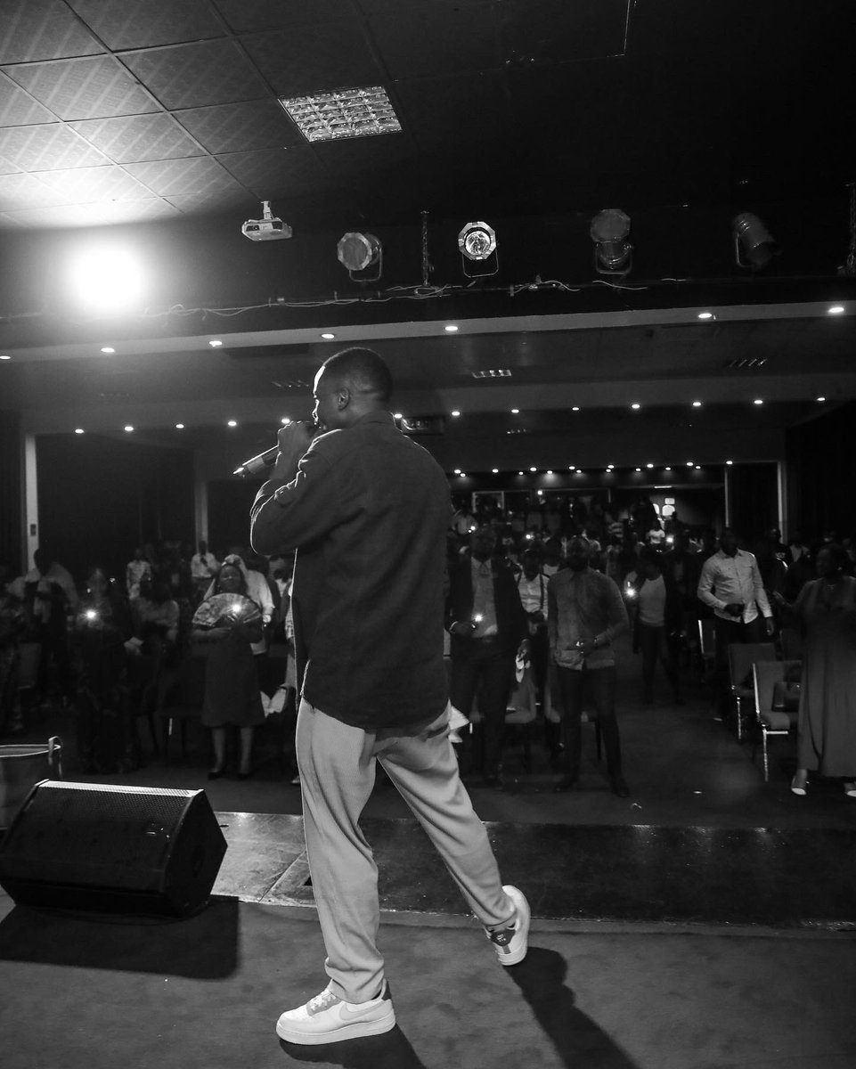 KasongoRolly's tweet photo. L u m i è r e 💡💡💡
E s a ï e : 60:1-2
2️⃣0️⃣2️⃣3️⃣🎆
#Akaa_Nzambi_Wanyi #Mental_dacier
#maajabugospel #rollykasongajr #bible #rap #rapgospel #vérité #virelprodgospel #music #jesuschrist #kinshasalabelle #mikekalambaychallenge #music #gospelmusic #gospelchallenge #rapkin #rapper https://t.co/mBgzF3gvGF