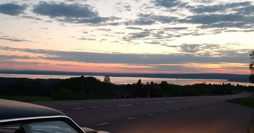 Softchilii's tweet photo. God, how I miss summer! The heat, the sun, late summer evenings. The smell of a good V8😍😊🤗
#misssummer #summerheat #latesummerevening #thesmell #of #v8 #classiccars #v8power #cargirl #americancar #onlyfansbabe #onlyfansgirl #onlyfans #lovetodrive #drivefast #burnout #dragrace https://t.co/fTj4UfMVl5