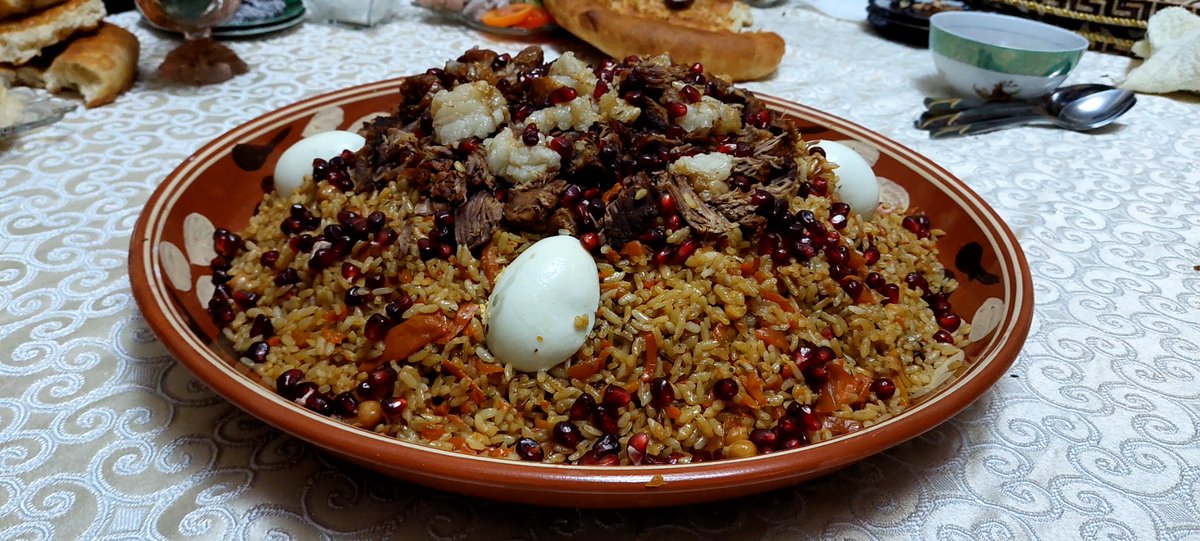 AlimshahM's tweet photo. Tajik #Palov (Oshi palov) with pomegranate https://t.co/RkQMAm80lf