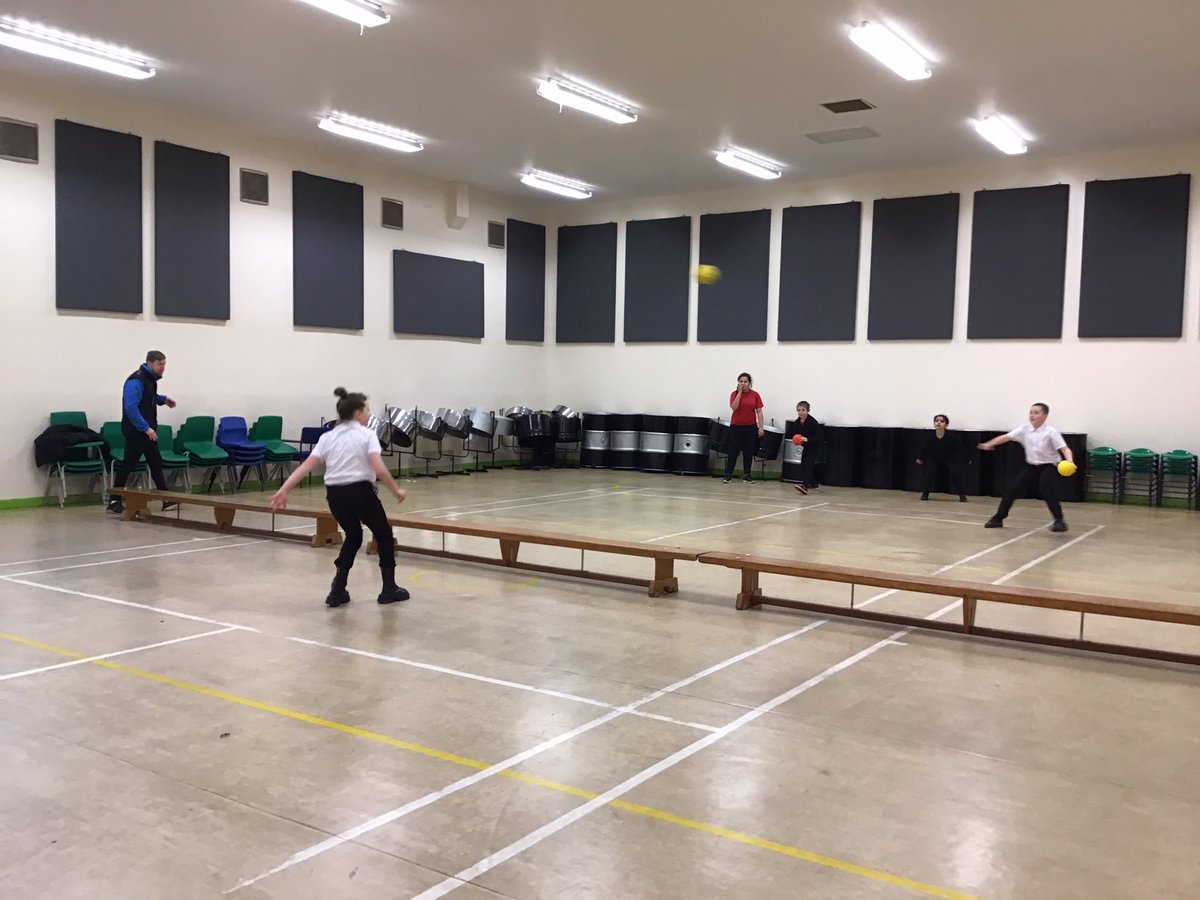 LindenRDRowan's tweet photo. @LindenRDRowan playing Dodgeball in @Linden_PE @LindenRoad https://t.co/6o4G0hTHtp