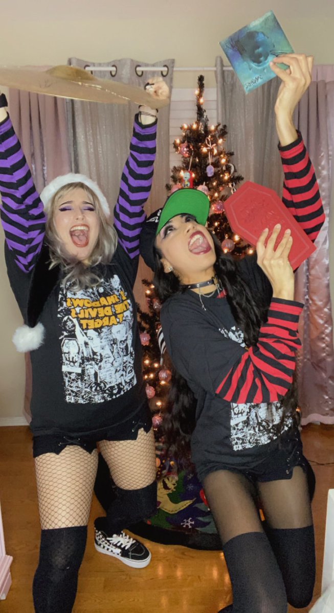 Samgoesbooo's tweet image. A huge THANK YOU to @2Shadowsband for giving @Bri_elle23 and I this first annual Halloween costume contest prize!! We love it sm, y’all are amazing!!🖤
#2shadows #gothsanta