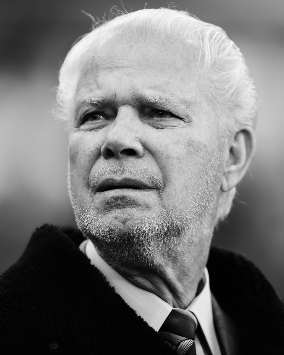 Arsenal's tweet image. We are saddened to hear of the passing of David Gold. 

Our thoughts are with David’s family and friends at this time ❤️