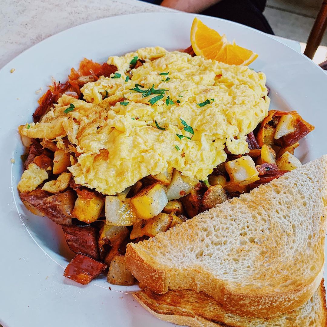 CrepevineTheBay's tweet photo. "So delicious and consistently good (we come a lot)! The portions are generous, food is always fresh, and potatoes are so good and crispy! And the staff is always really friendly too. Highly recommend!"
Thank you for this 5 ⭐ review, Christine P. 
Insta n0tpregnantjusteatingood https://t.co/qpsExBcgG7