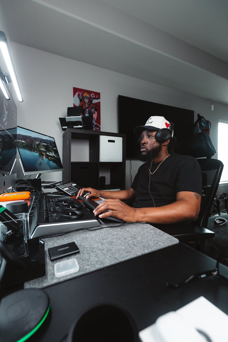 toodopeshots's tweet image. Best Editing Tool In My Arsenal! Micro Panel from Black Magic Design 🙌🏾

It’s a Color Grading Monster 🖍️

#videoediting #davinciresolve #editingworkflow