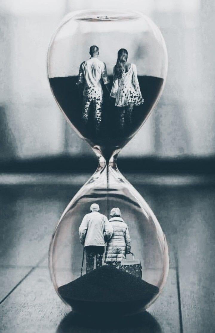 الوقت لا يجامل أحداً، إنّه يترك تجاعيده على قلوب الجميع. لا يقبل الرشوة، فرزنامته خارج سلطة البشر.