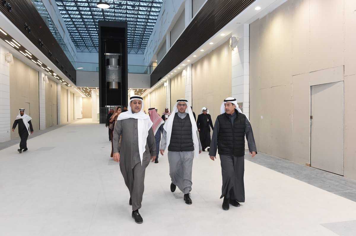 RCJY1's tweet photo. كما التقى معالي رئيس #الهيئة_الملكية_للجبيل_وينبع برؤساء الشركات الثانوية بـ #الجبيل_الصناعية بعدها زار شركة الاتحاد الصناعية وشركة (SMH) وشركة (بايو لاب) بمنطقة الخدمات المساندة. واختتم معاليه الجولة بزيارة مول الغانم بحي دارين. https://t.co/wWcjkfKmMB