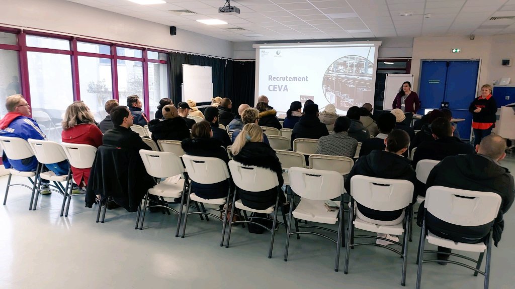 Coup d'envoi des #recrutements <a href="/cevalogistics/">CEVA Logistics</a> ! 
@pole_emploi #Villefontaine et #Bourgoin à pied d'œuvre pour pourvoir 6️⃣0️⃣0️⃣ #postes d'agent #logistique polyvalent sur 2023 ! Déjà plus de 40 #candidats prêts à intégrer ce nouvel #entrepôt semi-automatisé dédié au #ecommerce !