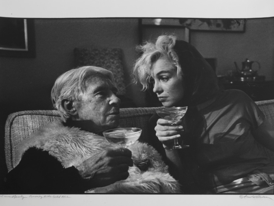 CitizenScreen's tweet photo. Carl Sandburg and Marilyn Monroe sip champagne at the home of a Hollywood producer in January 1962. https://t.co/XHDBMq4UP0
