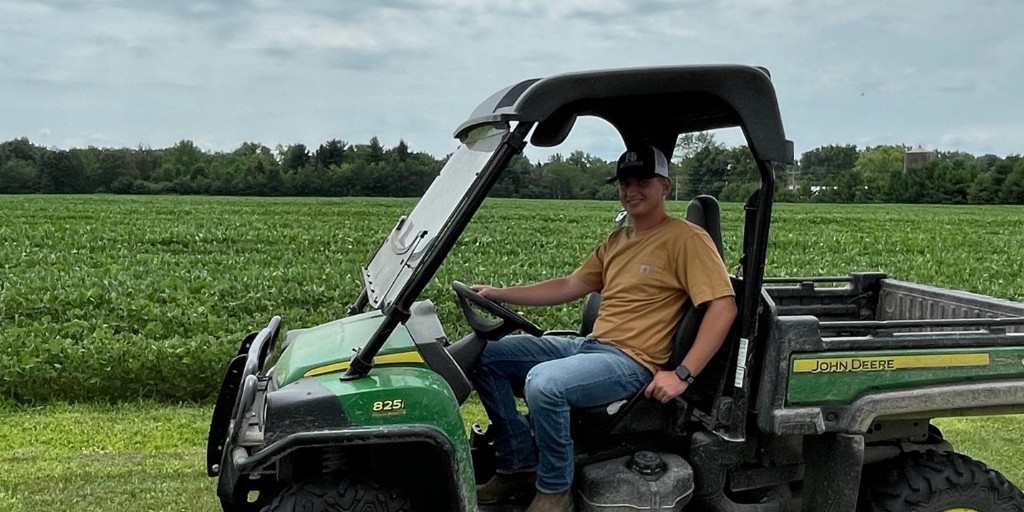 Jason Johnloz (Farm Management; Bluffton, IN) gained valuable first-hand experience and was reassured that he wants to pursue farm management and real estate while interning for Halderman Farm Management &amp; Real Estate Services. #AGECSuccessStories

ow.ly/ebpQ50MhUU1