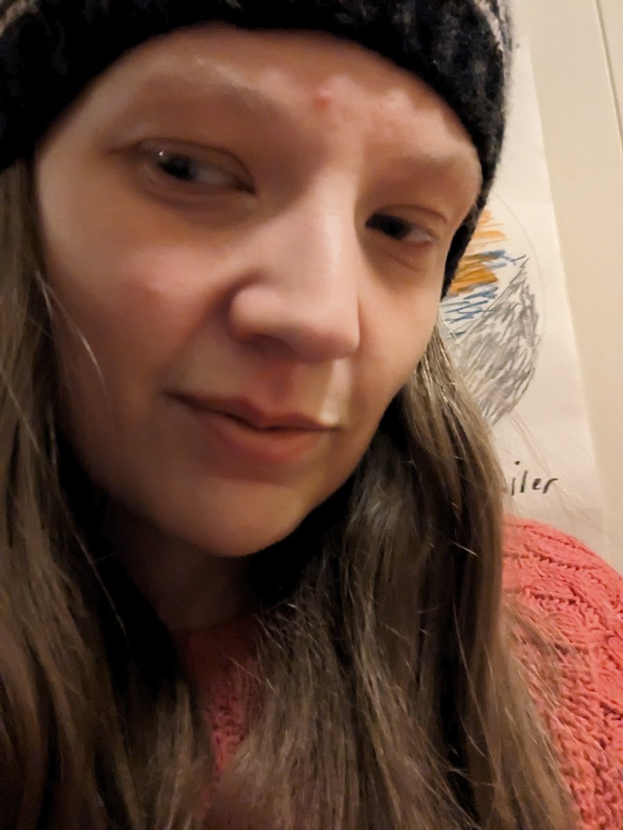 Doramusicana's tweet photo. Dressed for a walk in winter not so wonderland 🥶❄️🧣#hat #warmjacket #winter #freezing #googlepixel #selfie https://t.co/dv6ljHvy6D