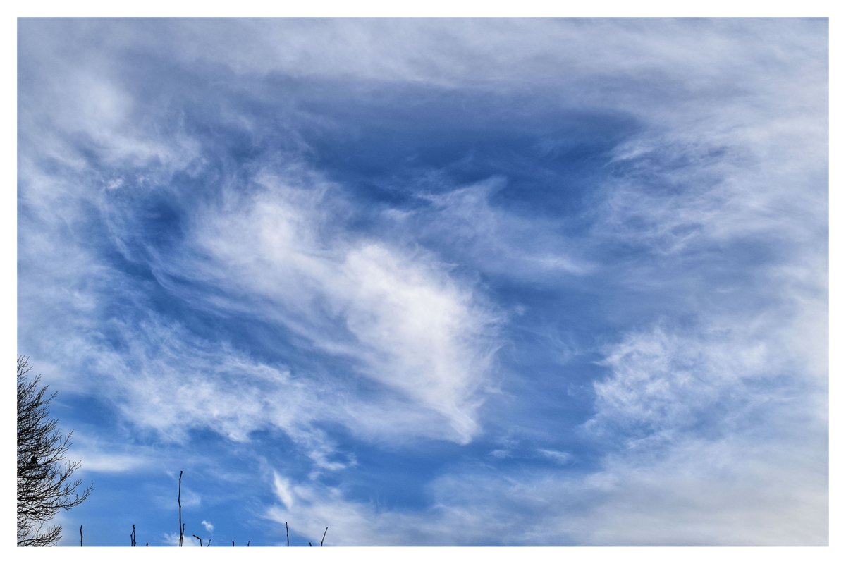 Particleclouds's tweet image. #aimsir #neòil