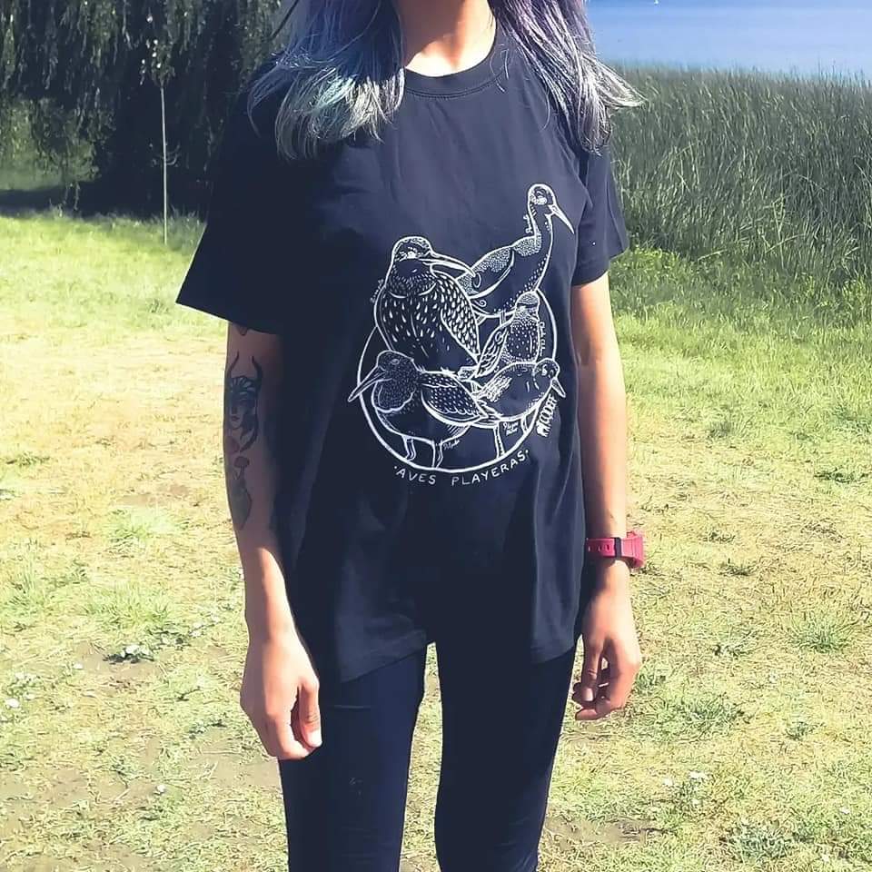 Carolonline's tweet photo. ¡Amig@s! Tengo este diseño original de aves playeras con su respectivo nombre común, todo lo vendido es para apoyar el trabajo de voluntarios en el rescate de crías #Lobosmarinos en #Cobquecura Falta comprar canil así el transporte de crías sera seguro cuando varan #Codeff DM https://t.co/epikr9ad9z