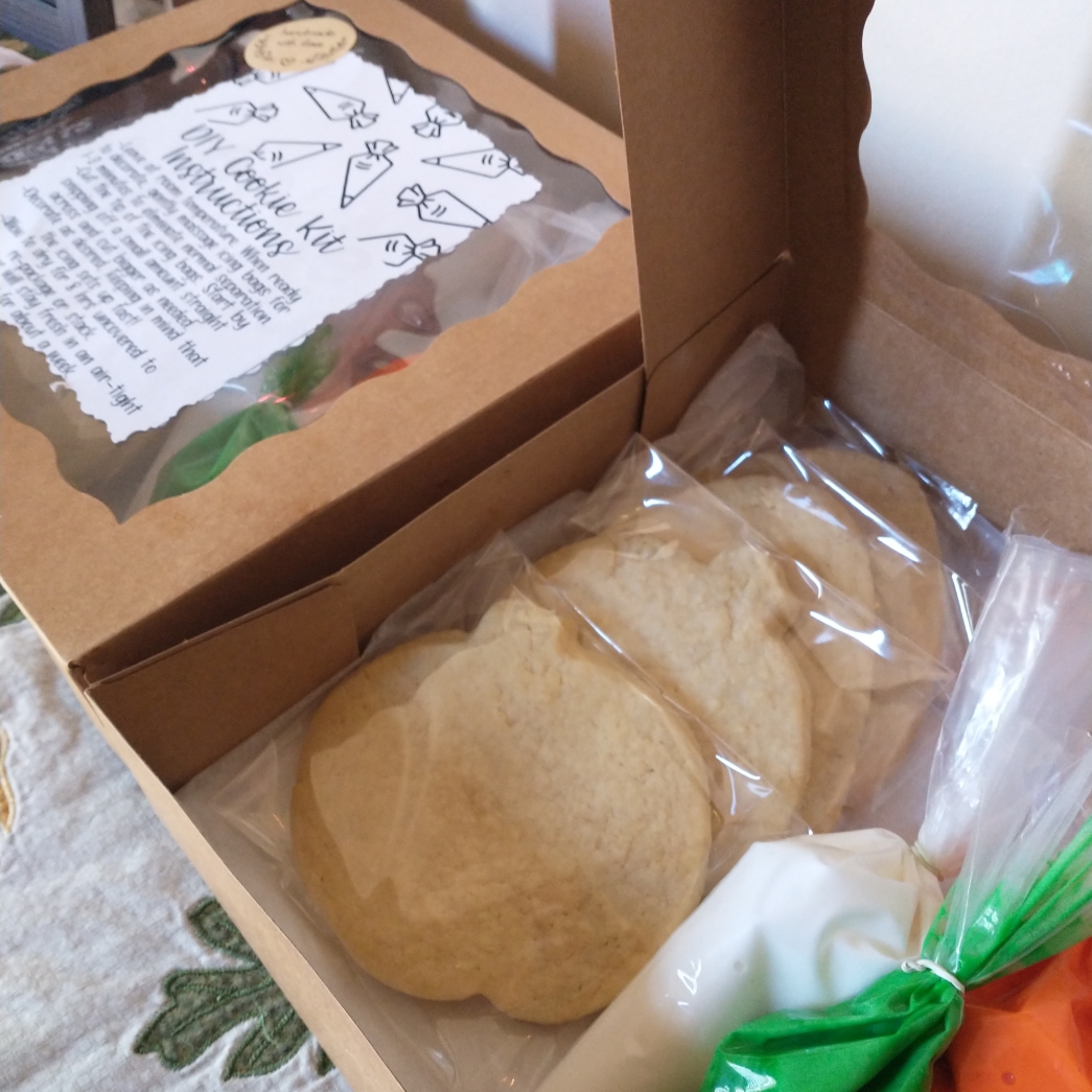 sweettreatsde's tweet image. Cookies kits are a great way to keep kids entertained! Keep an eye out for Valentine's day kits!
#cookiekit #fun #edibleart #ilovemyjob #bakersgonnabake #supportlocal #femaleowned